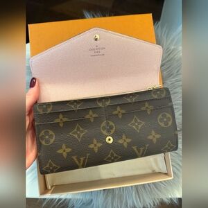 Louis Vuitton Monogram Sarah Wallet